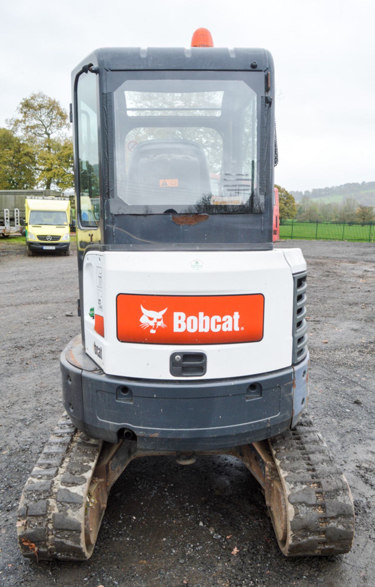 Bobcat E26 2.6 tonne rubber tracked mini excavator Year: 2011 S/N: 11058 Recorded Hours: 1701 blade, - Image 6 of 13