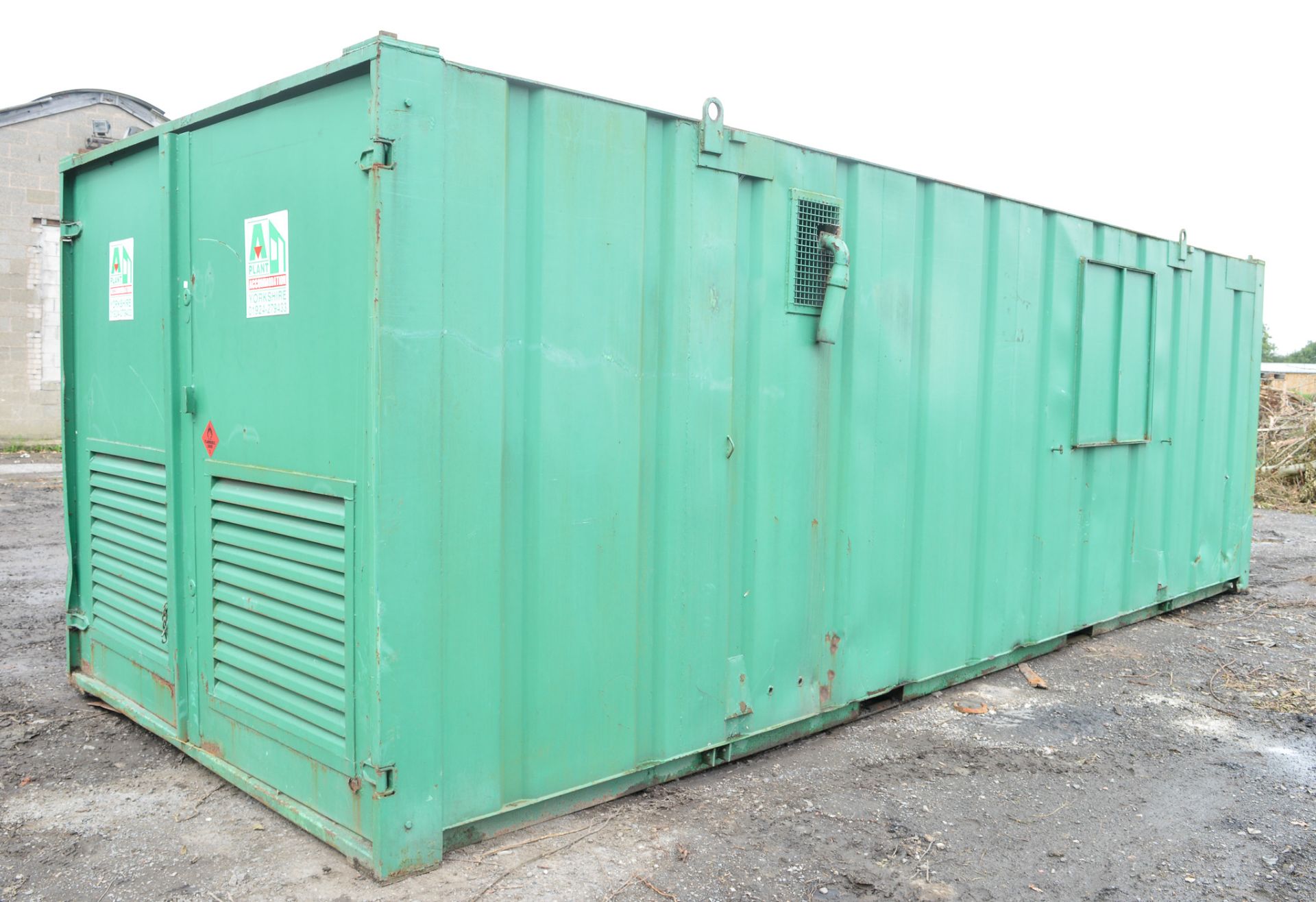 24 ft x 9 ft steel anti vandal site welfare unit Comprising of: canteen area, toilet & generator - Image 4 of 9