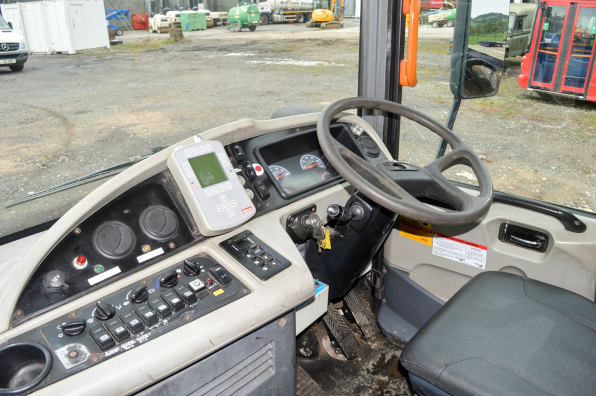 Dennis Elite 2 26 tonne incident support lorry Registration Number: VX09 WGO Date of Registration: - Image 9 of 11