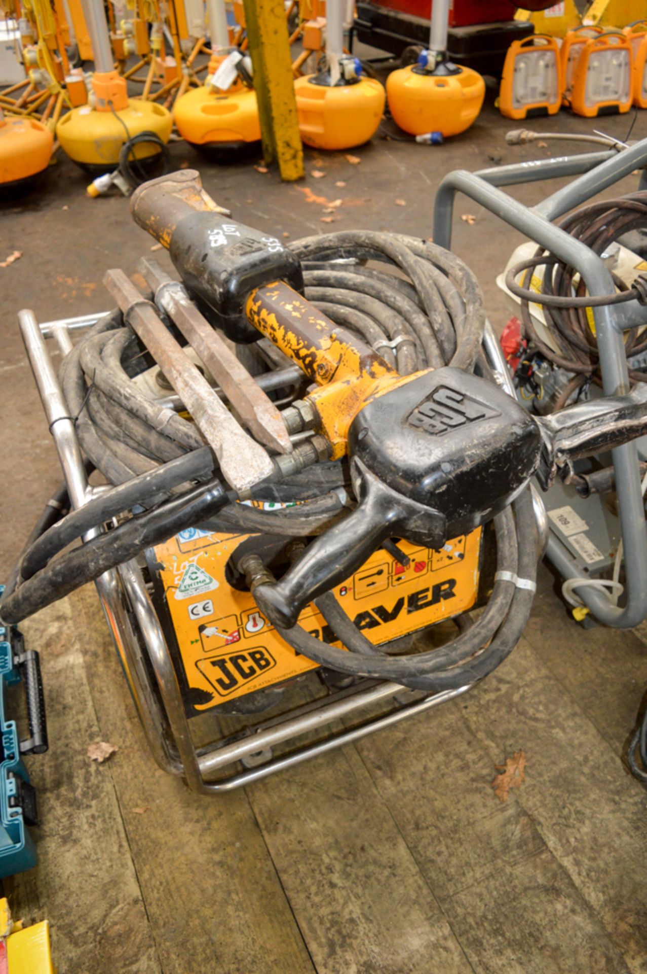 JCB Beaver petrol driven hydraulic power pack c/w anti-vibe breaker, hoses & 2 steels