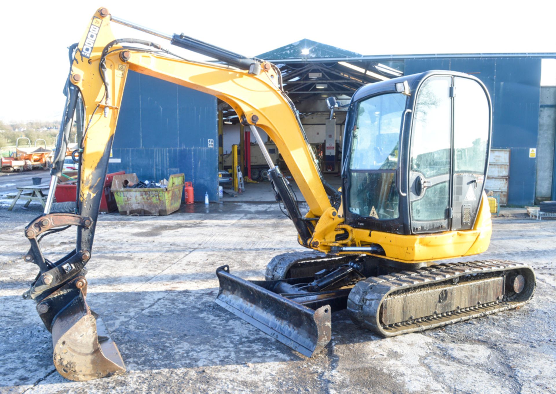 JCB 8050 RTS 5 tonne rubber tracked excavator Year: 2012 S/N: 1741687 Recorded Hours: 2462 blade,