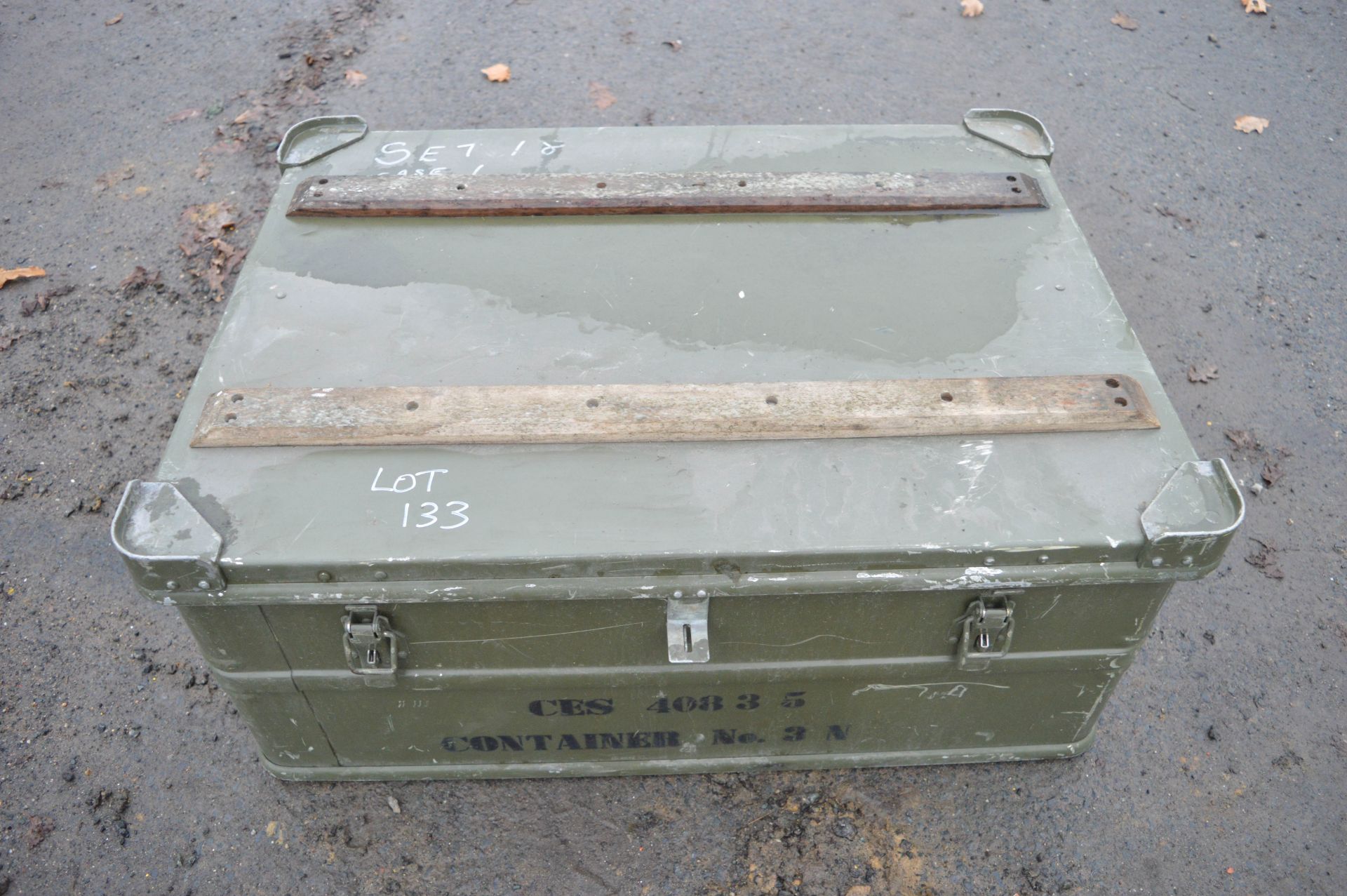 Zarges Aluminium shipping box (Ex MOD) Dimensions: 77cm L x 57cm W x 30cm D