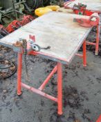 Collapsible work bench c/w vice E0027604