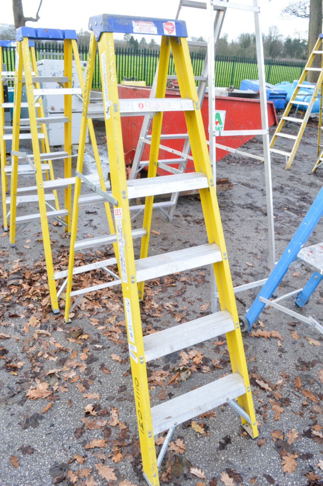 Youngman 6 tread aluminium/fibreglass step ladder E0005942