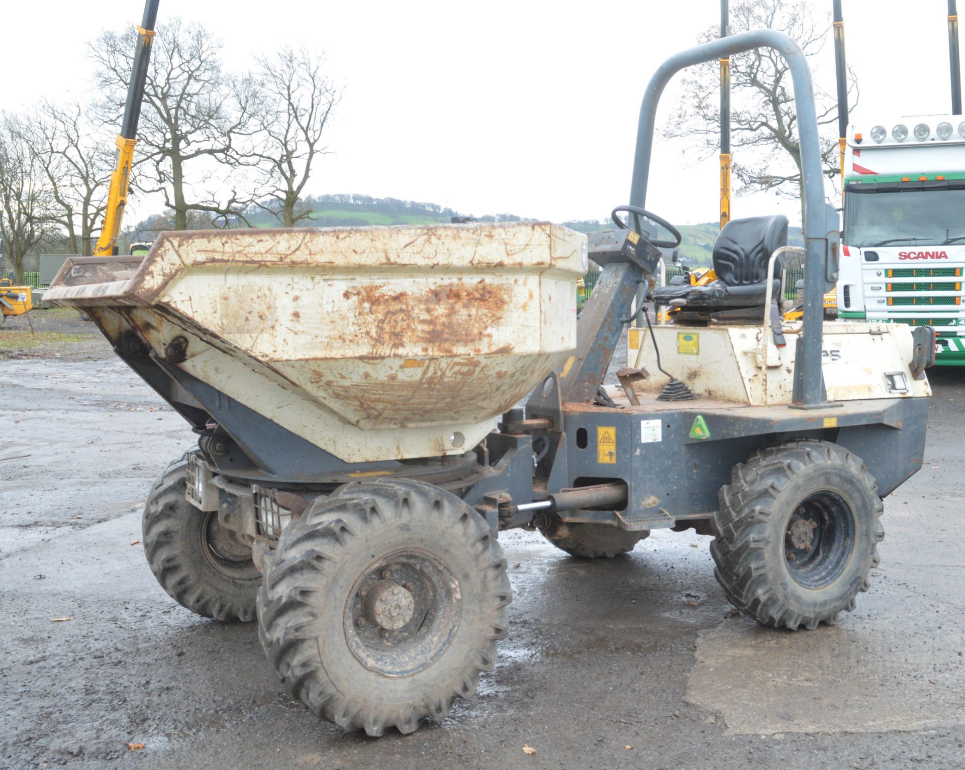 Benford Terex 3 tonne swivel skip dumper Year: 2006 S/N: E603FS096 Recorded Hours: 3120 DPR082 - Image 4 of 12