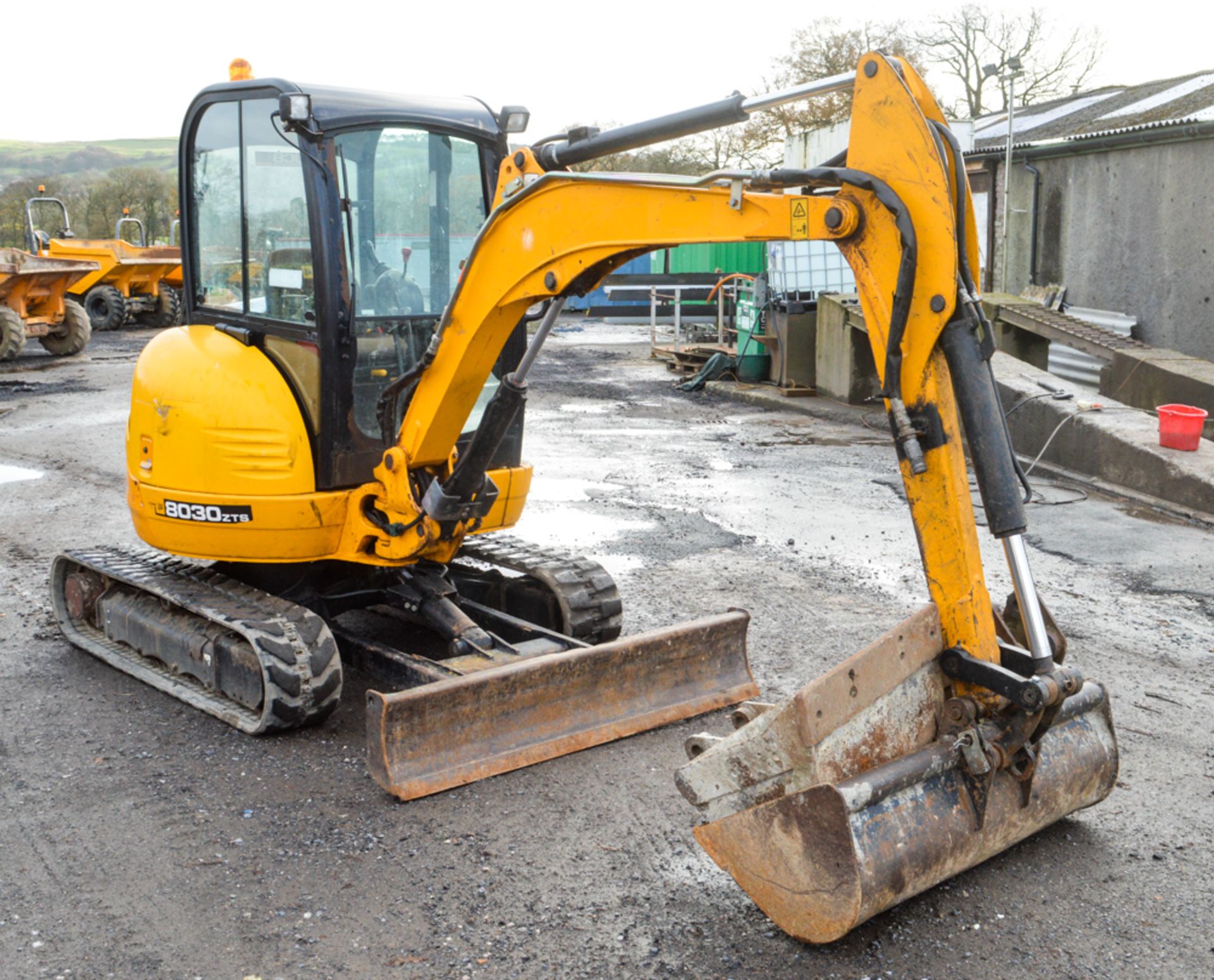 JCB 8030 ZTS 3 tonne rubber tracked mini excavator Year: 2012 S/N: 2021516 Recorded Hours: 1968 - Image 4 of 11