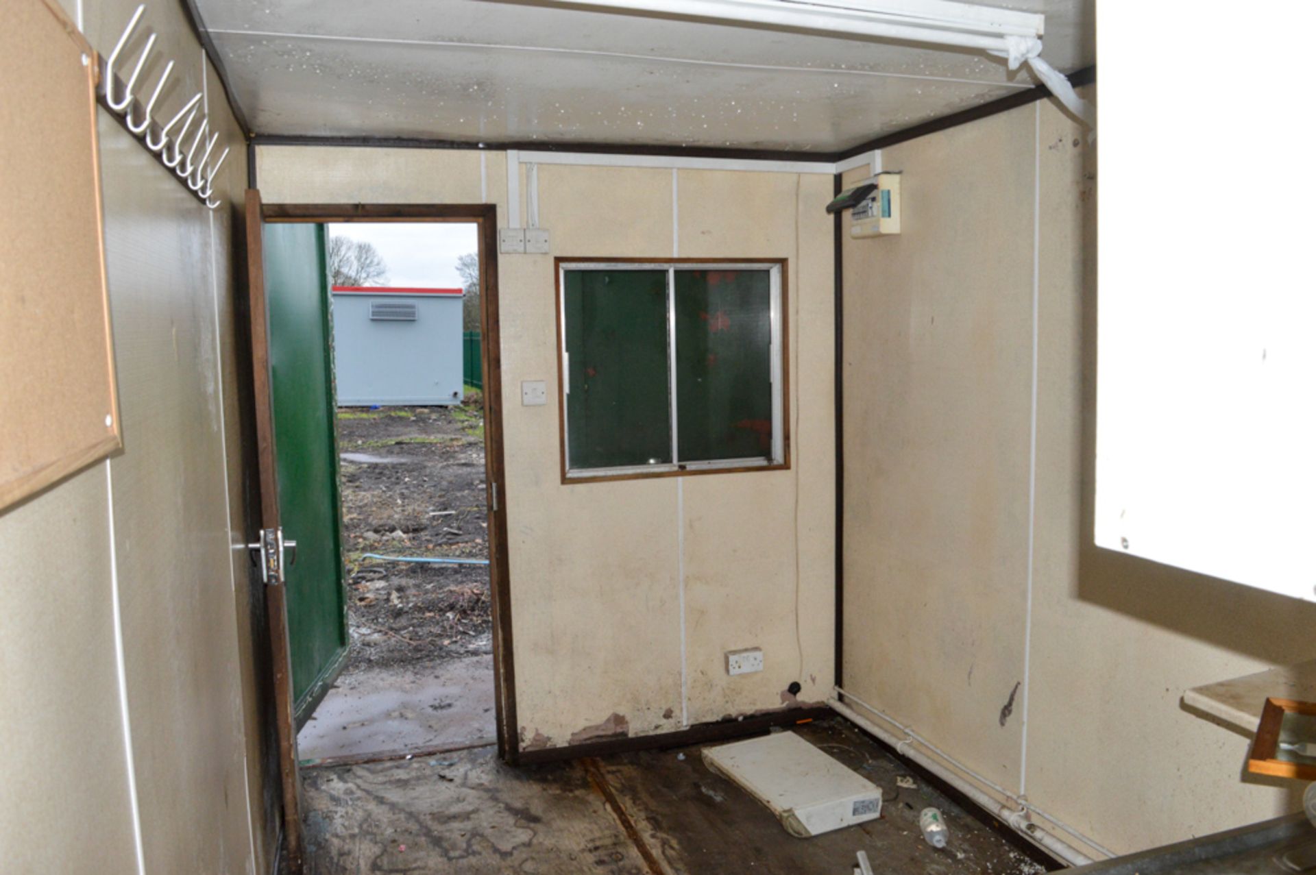 20ft x 8ft steel shipping container site unit Comprising of: canteen area & store room - Image 7 of 7