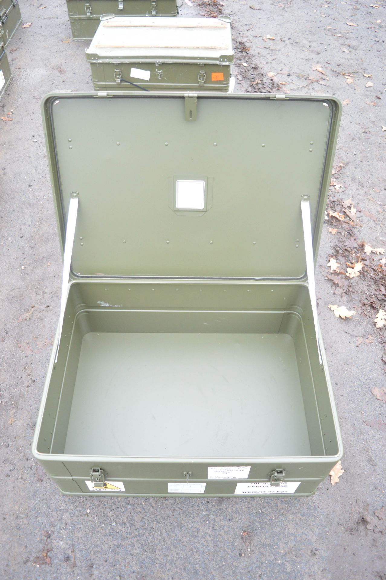 Zarges Aluminium shipping box (Ex MOD) Dimensions: 77cm L x 57cm W x 30cm D - Image 2 of 2