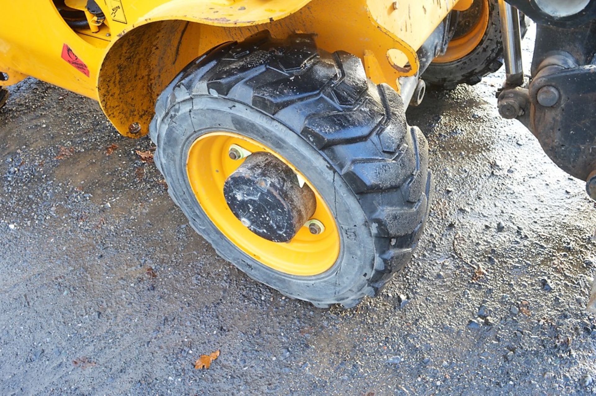 JCB 520-40 4 tonne telescopic handler Year: 2012 S/N: 1781498 Recorded Hours: 2524 A574994 - Image 9 of 12