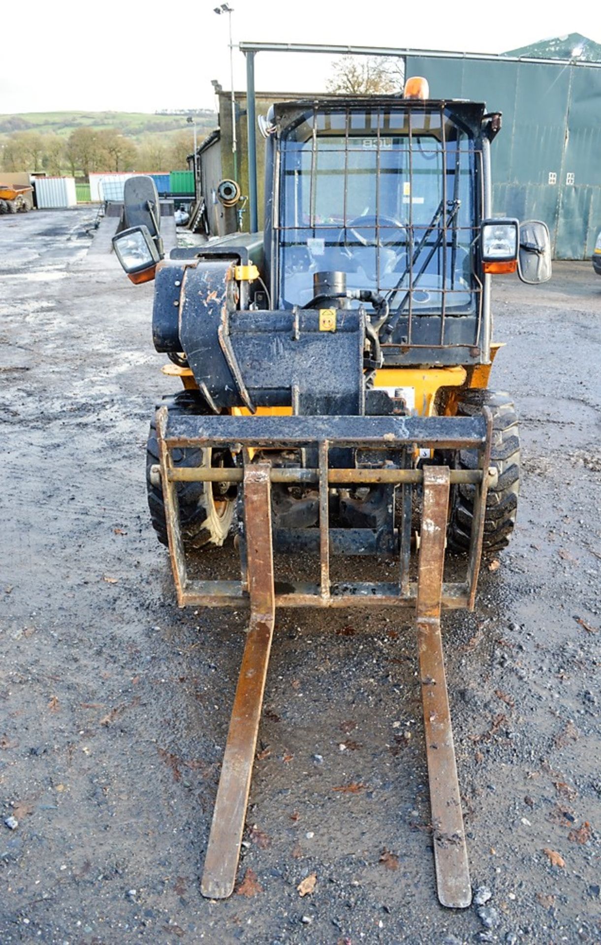 JCB 520-40 4 tonne telescopic handler Year: 2012 S/N: 1781498 Recorded Hours: 2524 A574994 - Image 5 of 12