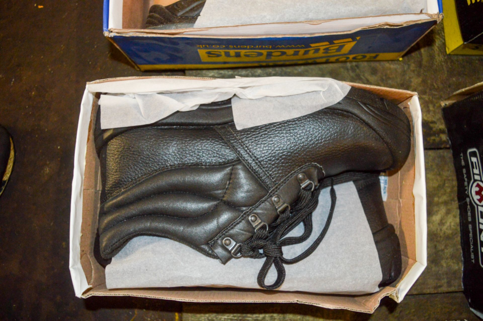 Pair of black safety boots Size 12 New & unused
