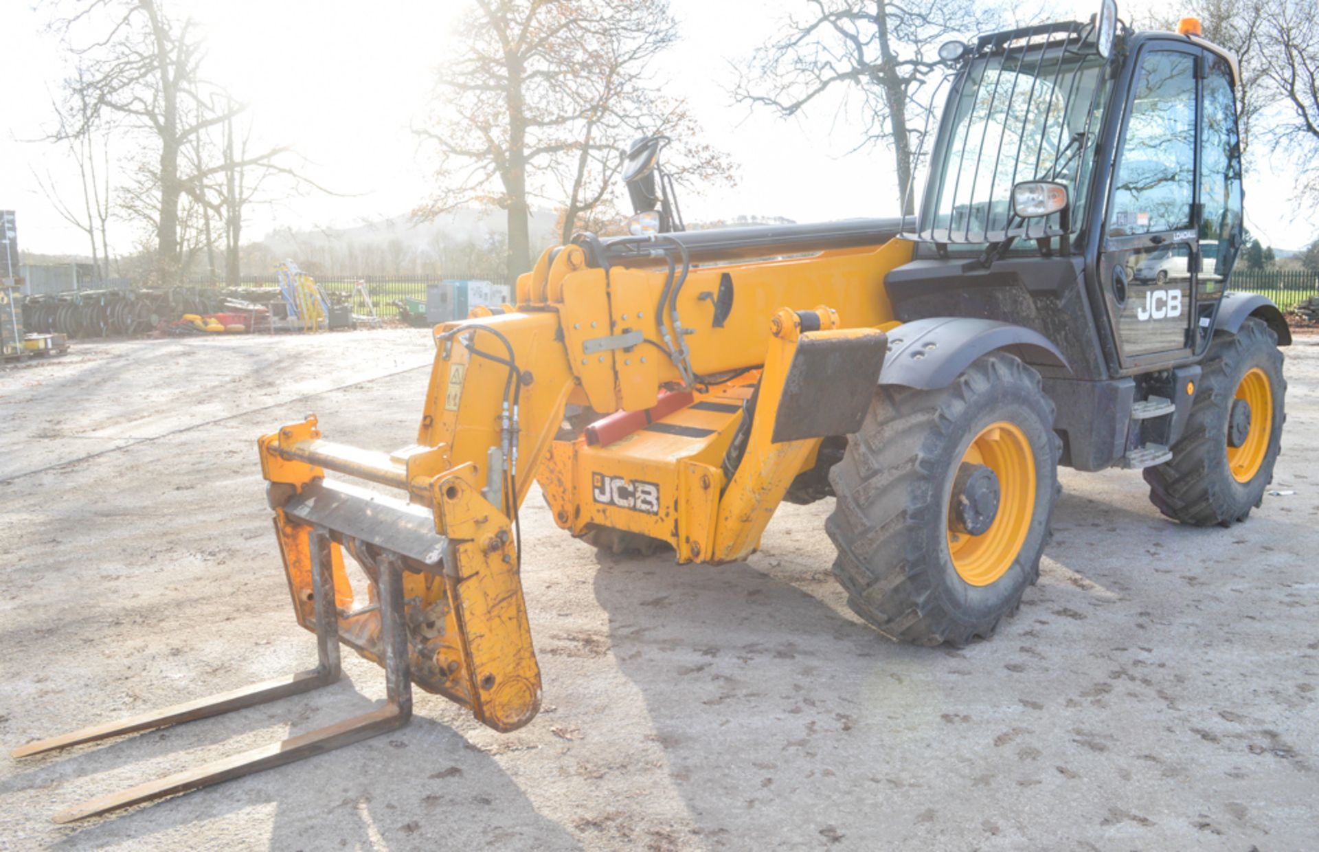 JCB 535-140 Hi-Viz T4i 14 metre telescopic handler Year: 2013 S/N: 2178286 Recorded Hours: 4763 c/