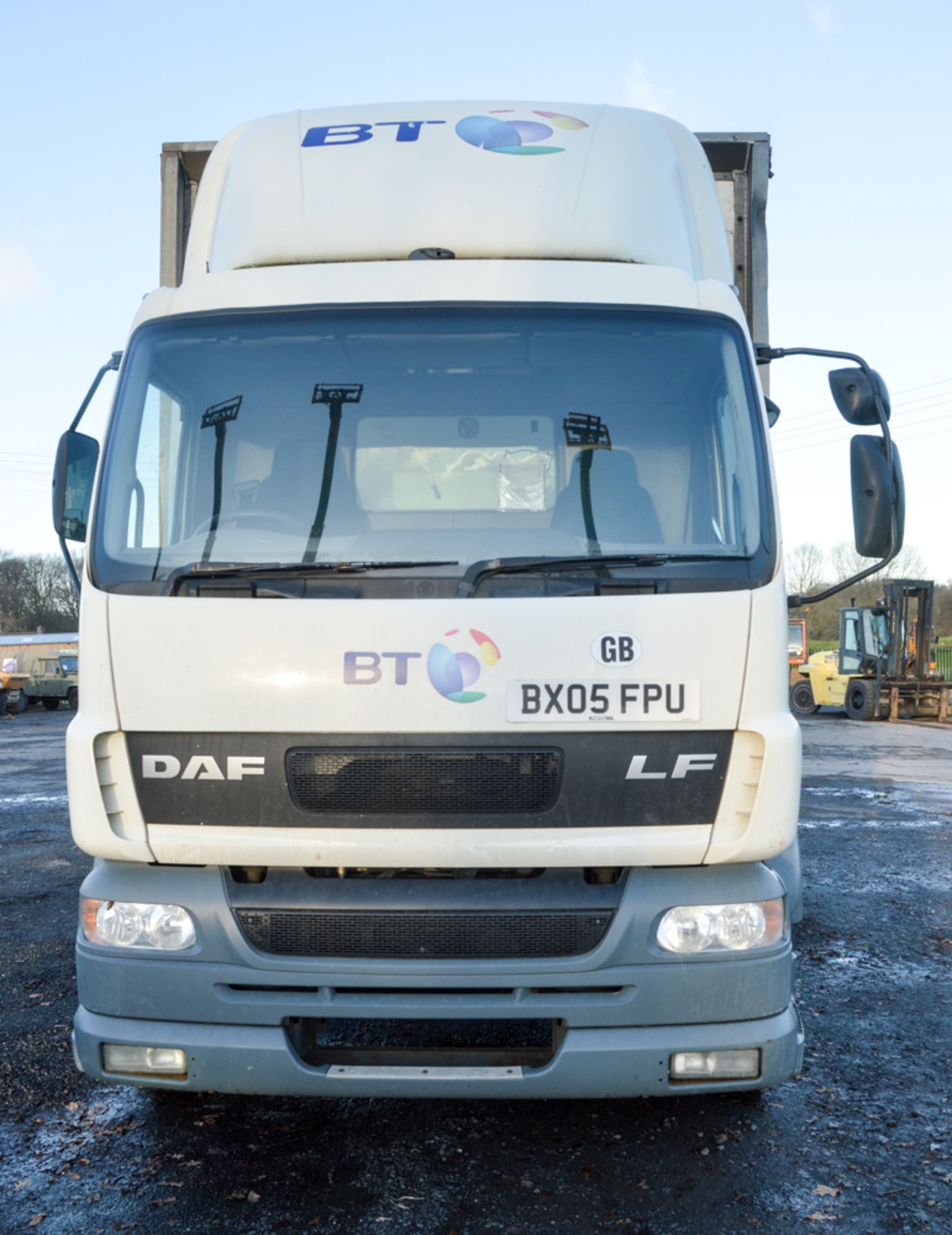 DAF FA LF55.220 18 tonne curtain side lorry Registration Number: BX05 FPU Date of Registration: 24/ - Image 5 of 9