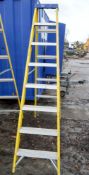 Youngman 8 tread aluminium/fibreglass step ladder BEF58339H