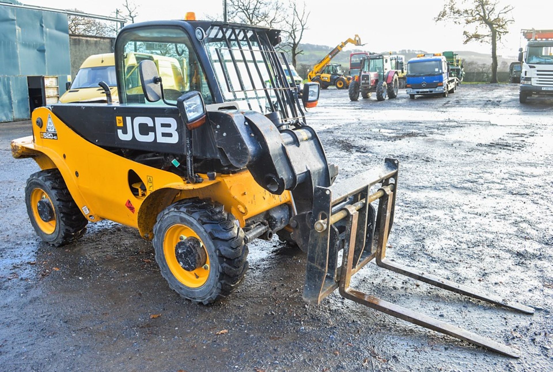 JCB 520-40 4 tonne telescopic handler Year: 2012 S/N: 1781498 Recorded Hours: 2524 A574994 - Image 4 of 12