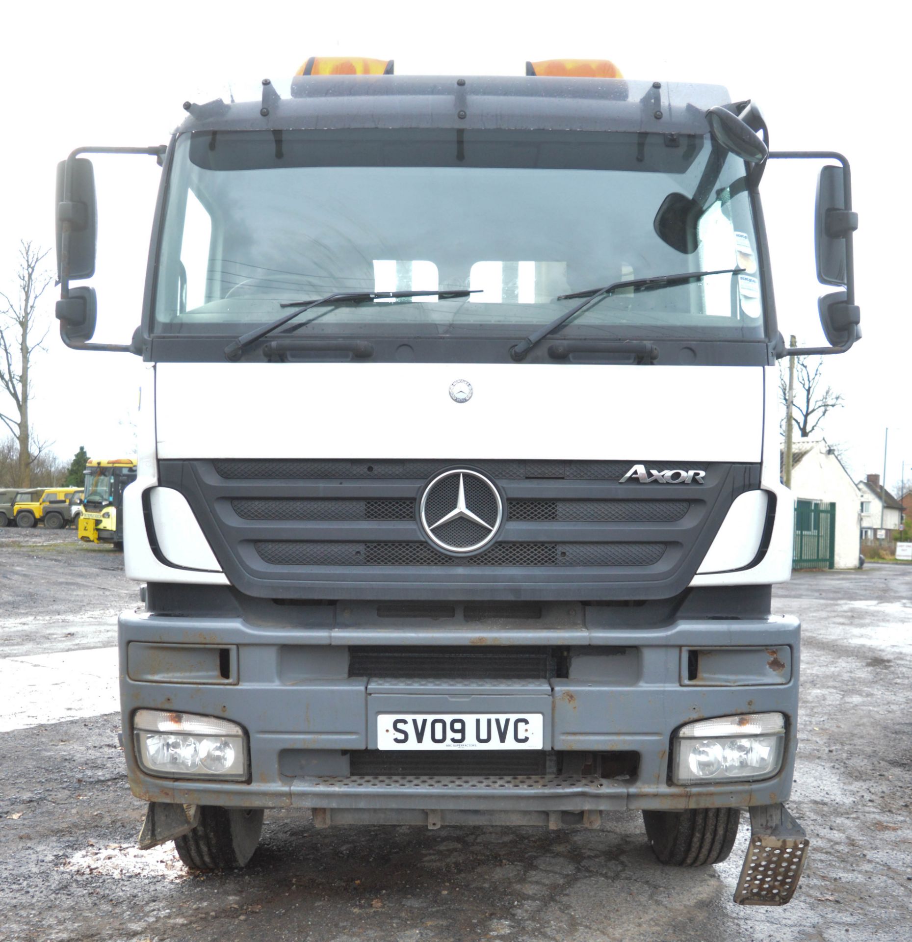 Mercedes-Benz Axor 3236 8x4 hook loader  Registration Number: SV09 UVC Date of registration: 01/06/ - Image 5 of 17