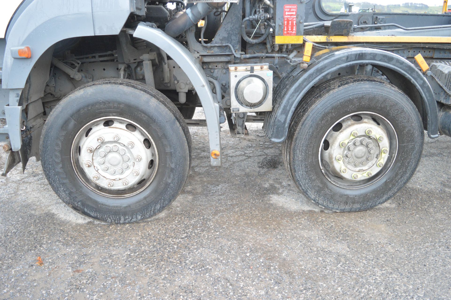 Mercedes-Benz Axor 3236 8x4 hook loader  Registration Number: SV09 UVC Date of registration: 01/06/ - Image 9 of 17