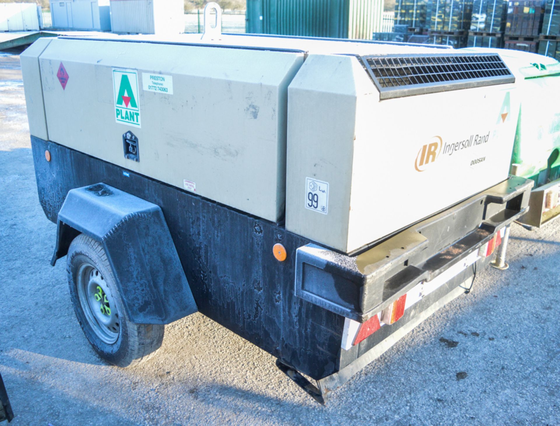 Ingersoll Rand 771 250 cfm diesel driven mobile air compressor Year: 2011 S/N: BY523009 Recorded - Image 2 of 4