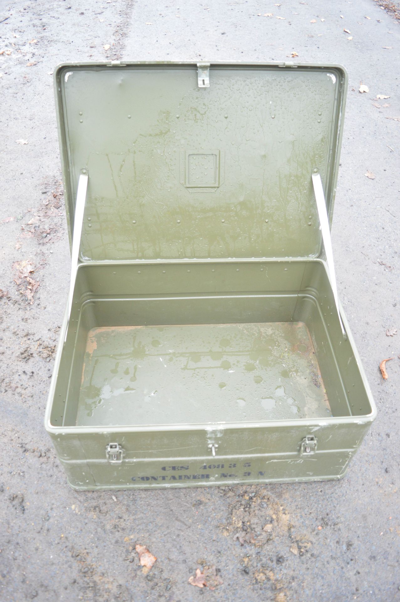 Zarges Aluminium shipping box (Ex MOD) Dimensions: 77cm L x 57cm W x 30cm D - Image 2 of 2