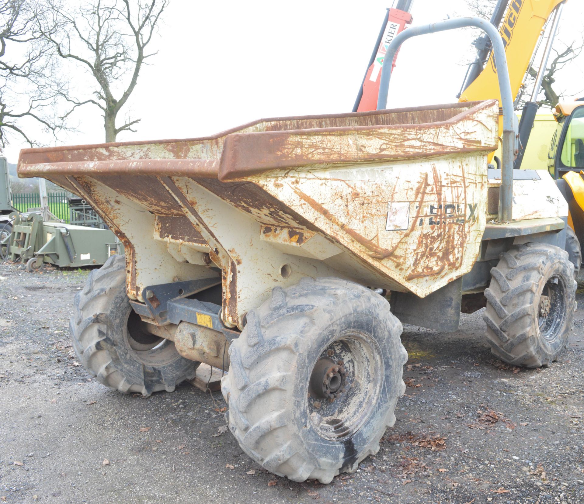 Benford Terex 6 tonne straight skip dumper Year: 2006 S/N: E602FJ050 Recorded hours: *NO CLOCK* * - Image 4 of 11