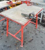 Collapsible work bench c/w vice E0002746