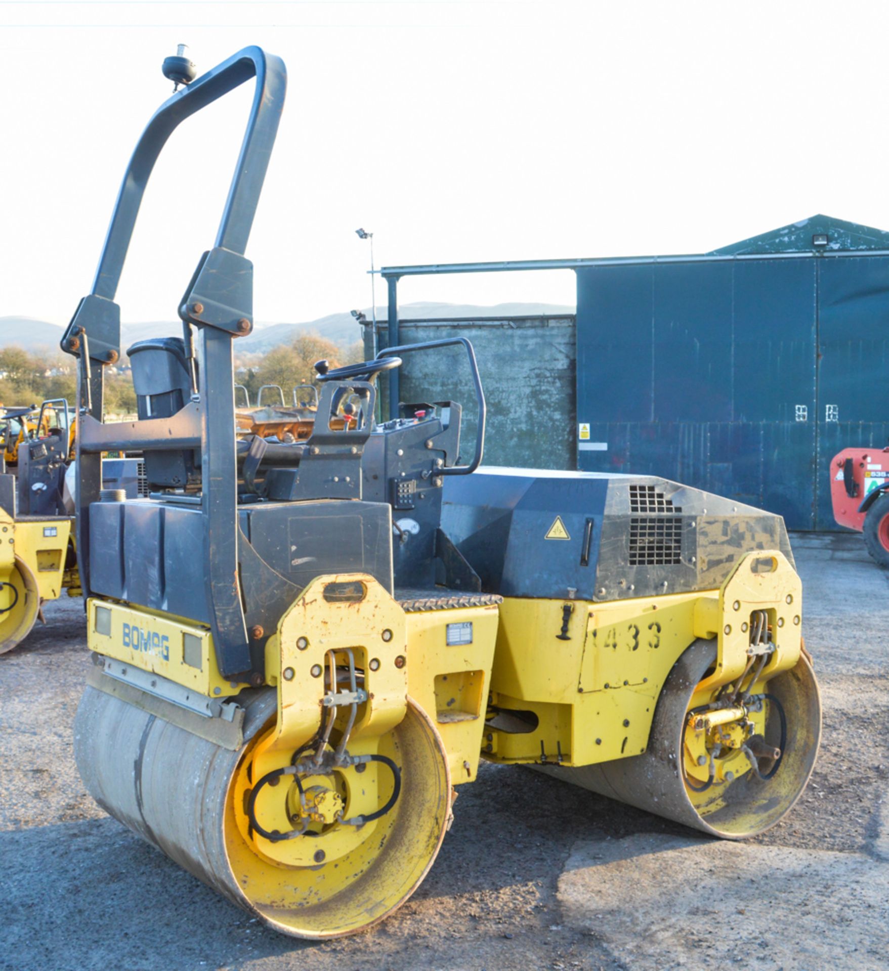 Bomag BW138AD double drum ride on roller Year: 2006 S/N: 42514 Recorded Hours: 1137 1433 - Image 2 of 7