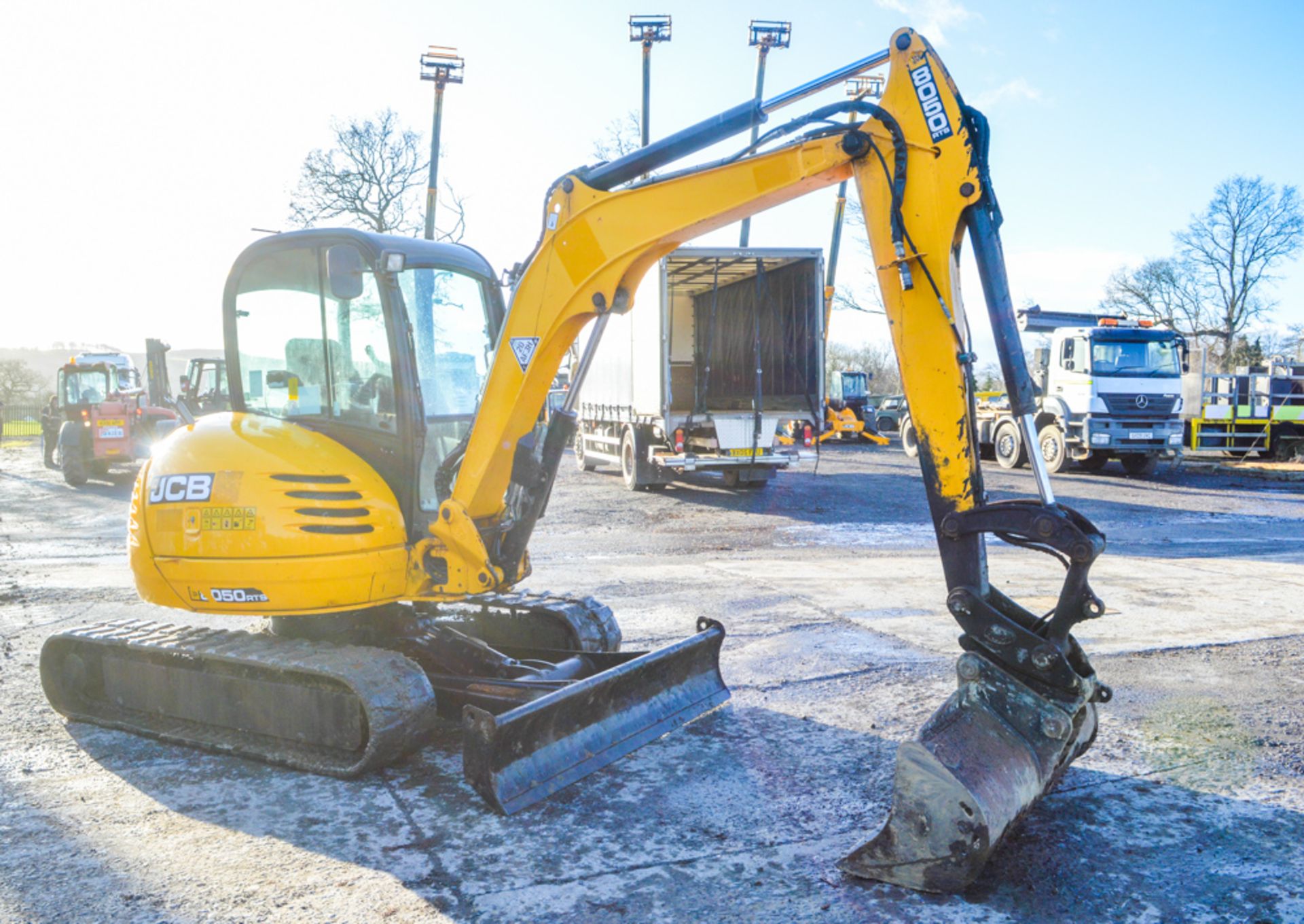 JCB 8050 RTS 5 tonne rubber tracked excavator Year: 2012 S/N: 1741687 Recorded Hours: 2462 blade, - Image 4 of 11