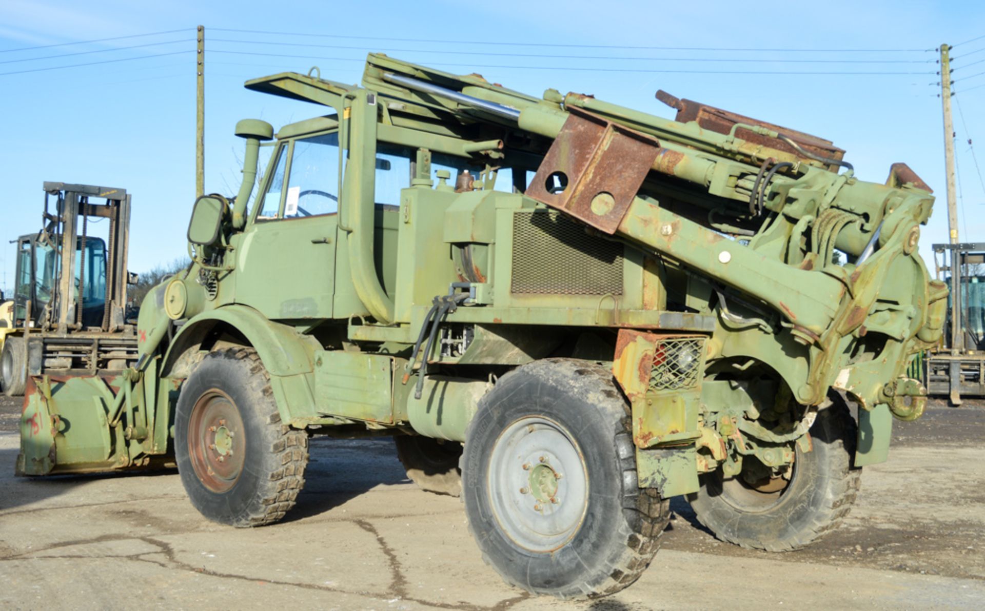 Merecedes Benz/Freightliner Unimog 419 back hoe loader Year: 1990 S/N: 1FG9992LM451751 Recorded - Image 2 of 11