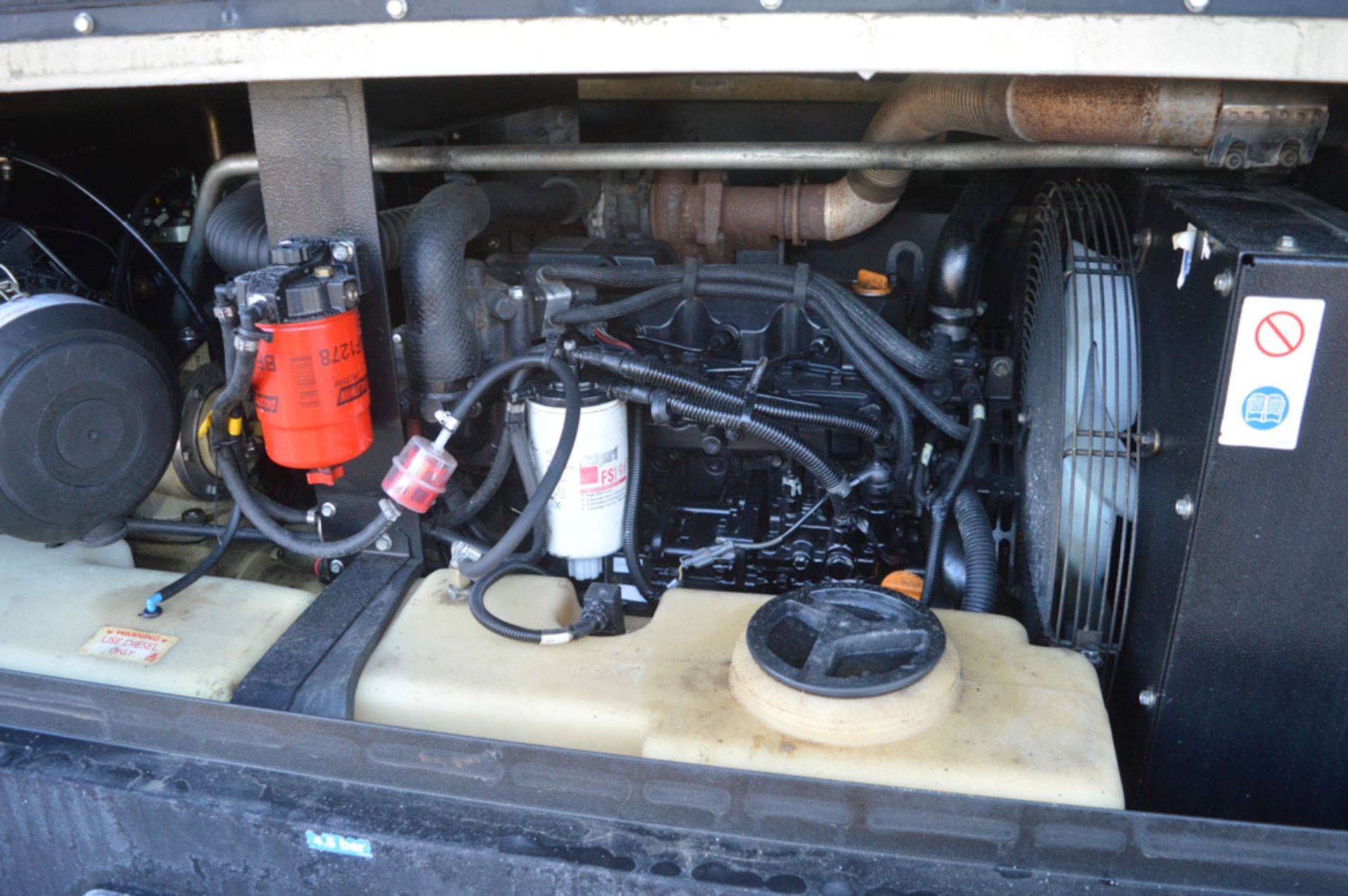 Ingersoll Rand 771 250 cfm diesel driven mobile air compressor Year: 2011 S/N: BY523009 Recorded - Image 3 of 4