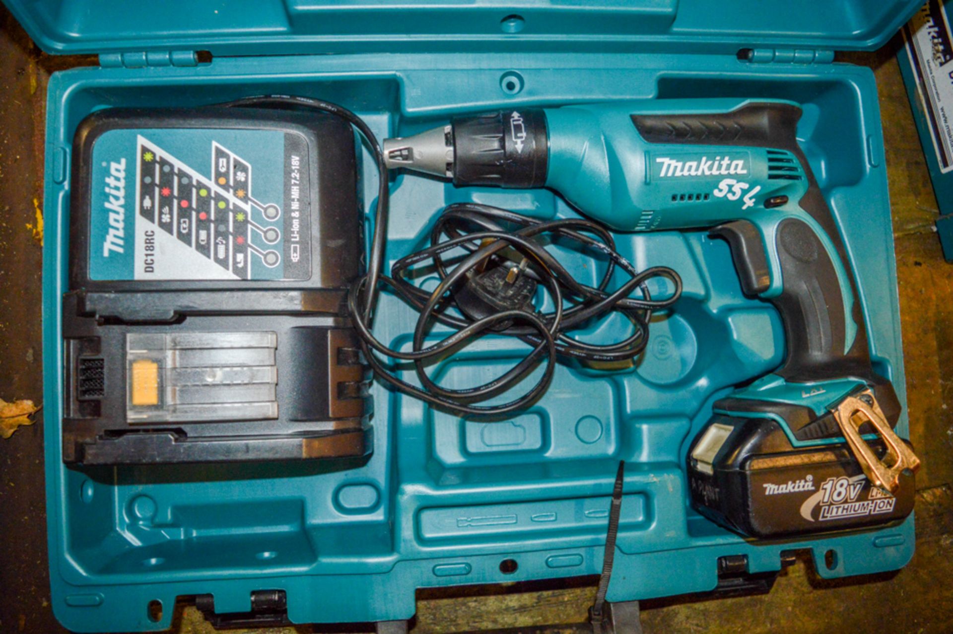 Makita 18v cordless screwgun c/w battery, charger & carry case A648647