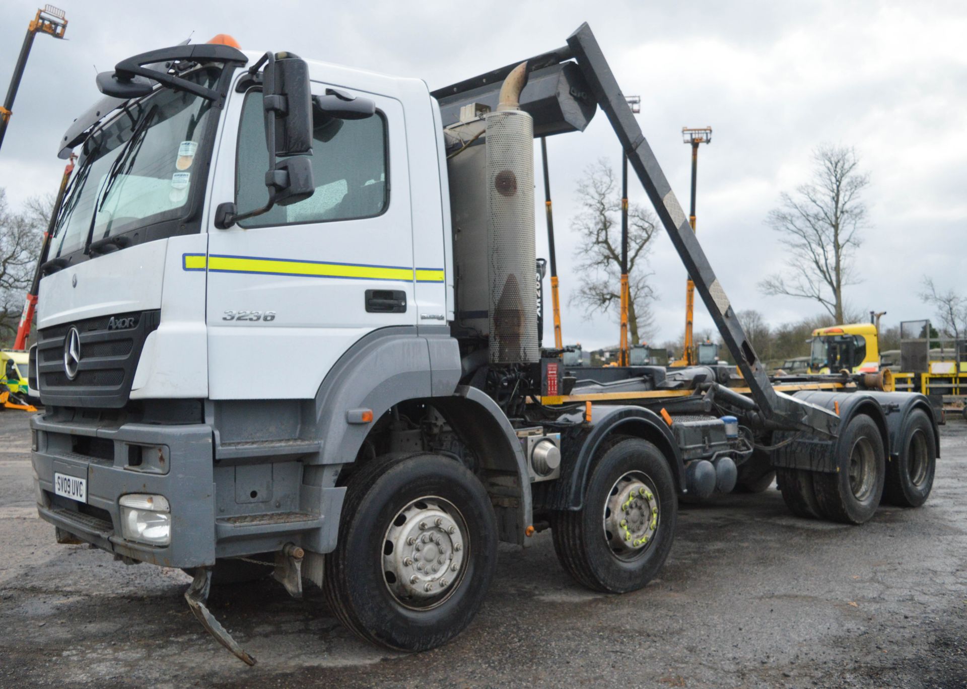 Mercedes-Benz Axor 3236 8x4 hook loader  Registration Number: SV09 UVC Date of registration: 01/06/ - Image 2 of 17