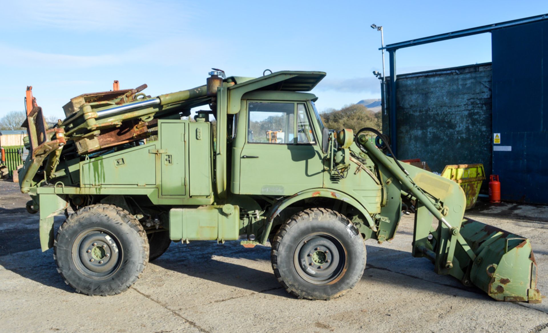 Merecedes Benz/Freightliner Unimog 419 back hoe loader Year: 1990 S/N: 1FG9992LM451751 Recorded - Image 8 of 11