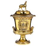 Feiner Londoner George III-Deckelpokal Höhe: 44,2 cm. Gewicht: ca. 3800 g. Deckel und Korpus