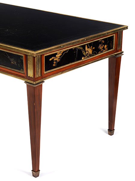 Bureau plat mit eingelegten Lacktafeln im Louis XVI-Stil Höhe: 79 cm. Breite: 182 cm. Tiefe: 87 - Image 2 of 8