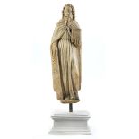 Bedeutende museale englische Alabasterfigur des Apostels Simon Höhe: 39,5 cm. Breite: 12,5 cm.
