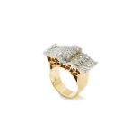 Ring Ringweite: 51. Breiter Goldring (750) mit Diamantbesatz. (11301330)