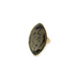 Ring Ringweite: 55. Breite: 3,1 cm. Goldener Ring mit geflochtener Haareinlage. (113013247)
