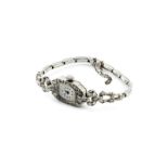 Damen-Armbanduhr Durchmesser: 5 cm. Mit Diamantbesatz. Platin. (11301344)