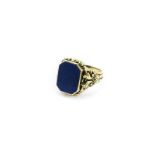 Herrenring Ringweite: 59. Mit achteckigem Lapis in Goldfassung (585) mit Blattwerk. (11301392)