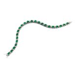 Smaragd-Brillantarmband Länge: ca. 17,5 cm. Gewicht: ca. 17,6 g. WG 750. Klassisch elegantes Armband