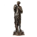 Bronzeskulptur "Junge Frau in antikem Gewand" Höhe: 43 cm. Seitlich auf der Plinthe bezeichnet "