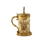 Bacchanal Humpen mit Ormolu Montierung Höhe: 29,5 cm. Deutschland, 19. Jahrhundert. Zylindrischer