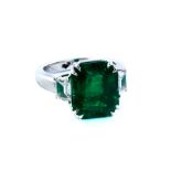 Smaragd-Diamantring Ringweite: 55. Gewicht: ca. 11,2 g. WG 750. Beigefügt ein Gemstone Report von
