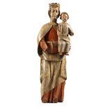 Große in Holz geschnitzte Figurengruppe der Maria mit dem Kind Höhe: 136 cm. Wohl 16. Jahrhundert im