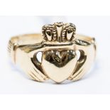 A 9ct gold claddagh ring, size P, approx 4.