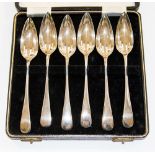 A set of six George VI silver grapefruit spoons, Birmingham 1947, 3.