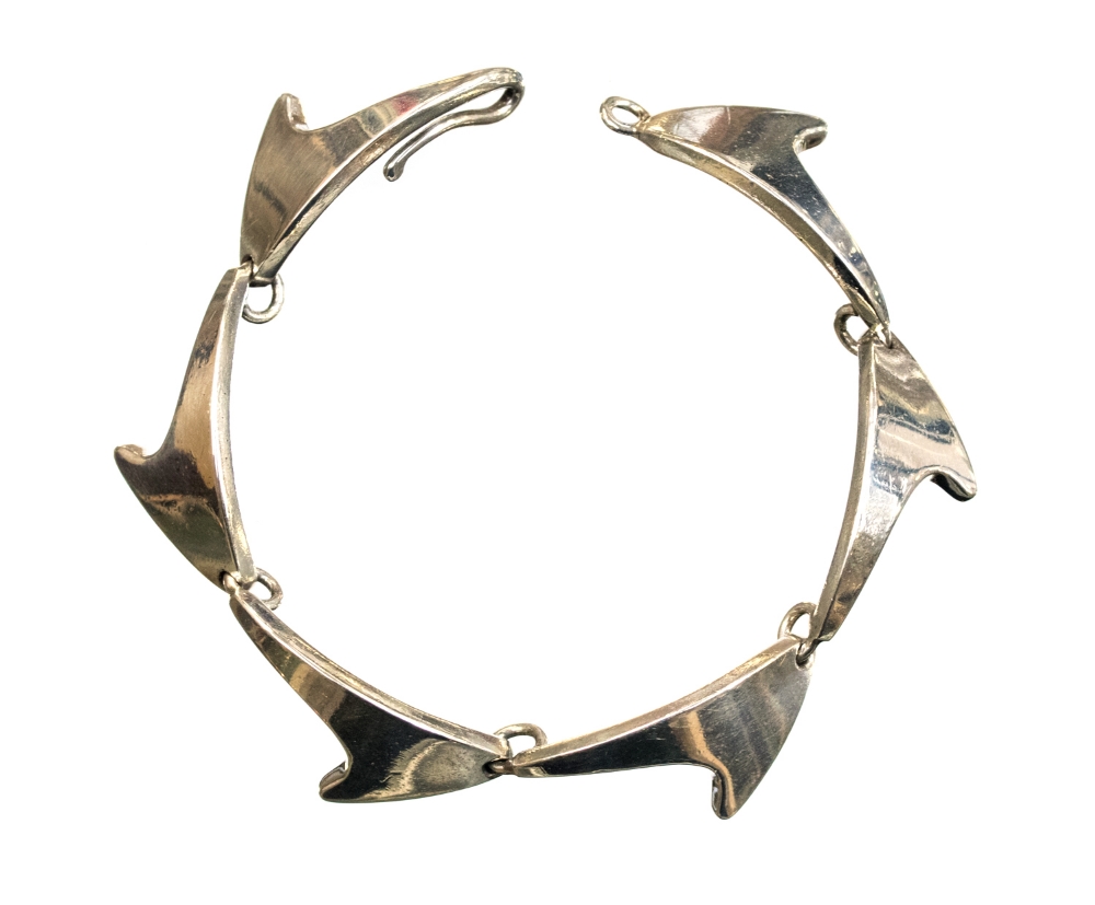 Bent Knudsen, a Danish Modernist silver bracelet, circa 1950s, interlocking fin design,