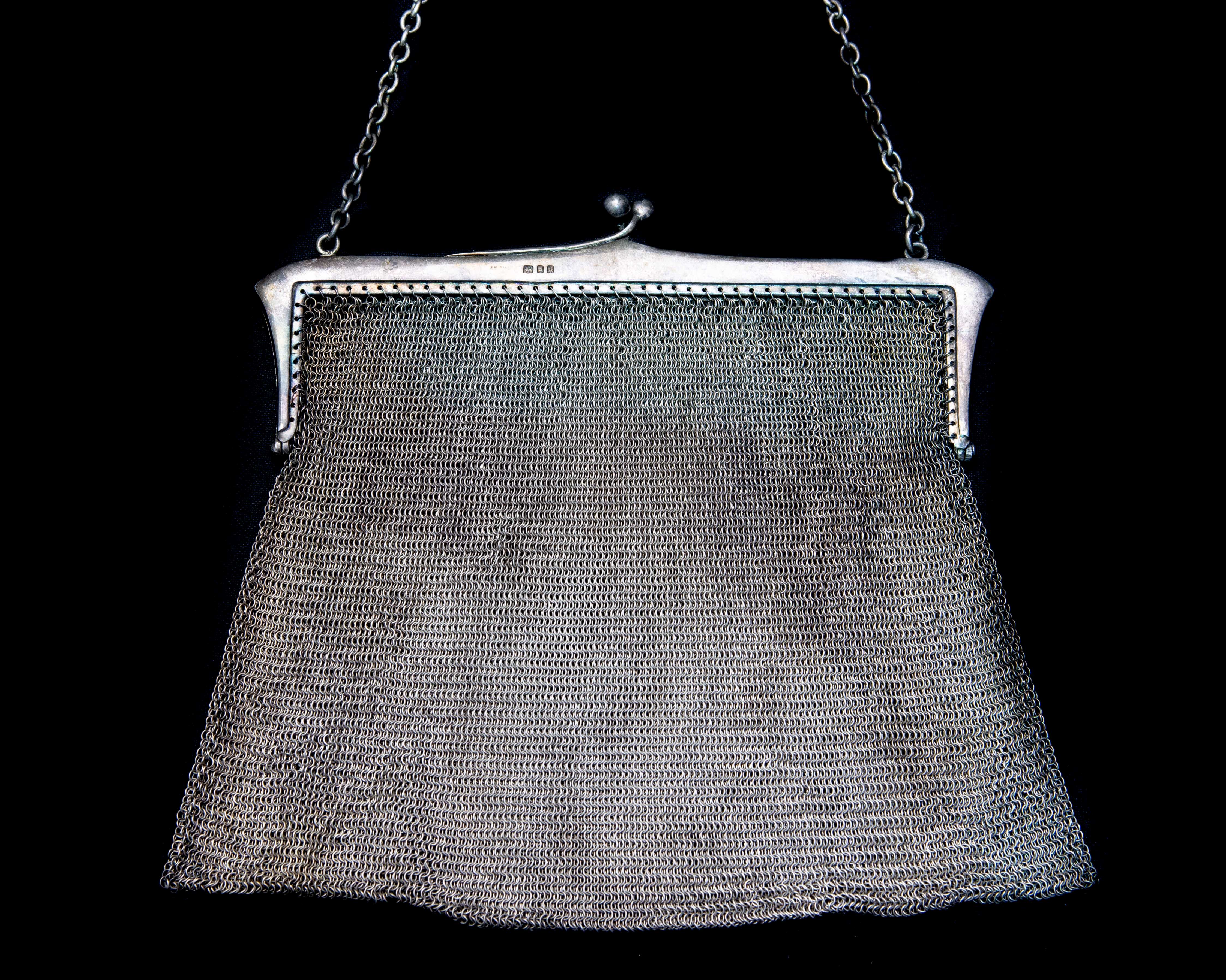 An Art Deco silver chain maille evening bag, London 1923, 16cm wide, 15cm deep, 7.