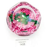 A faceted 1/1 unique signed Peter Holmes paperweight 2003, bouquet with ribbon, having P.H.