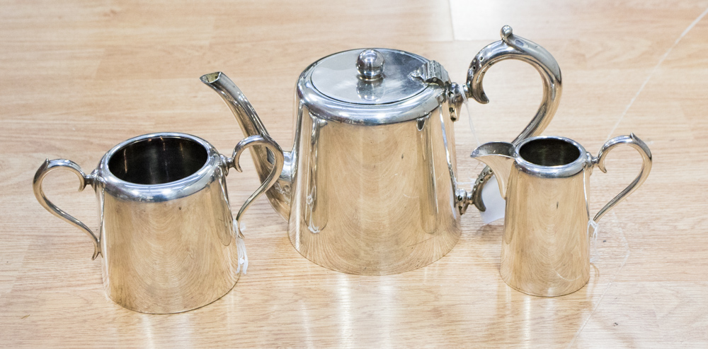 A Walker and Hall EPNS part tea service